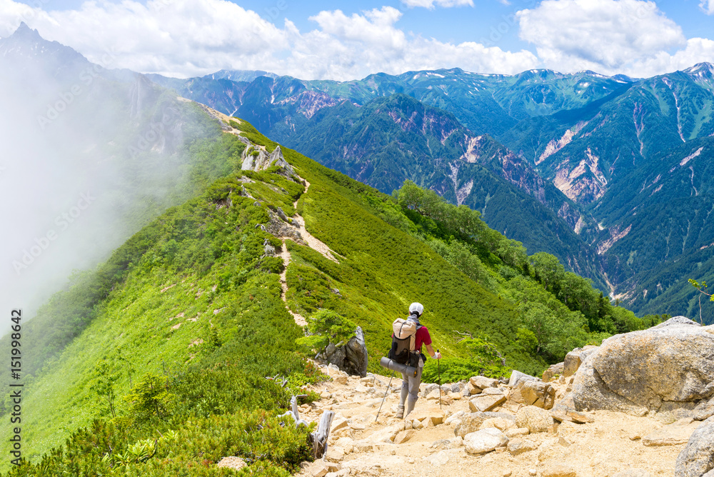 山での稜線歩き活動